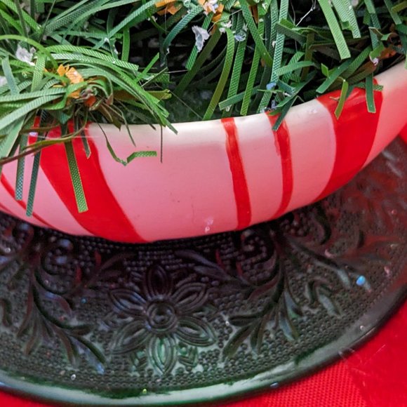 Santa Arrangement With Vintage Santa, Depression Glass Plate, And Vtg.Tree Balls - Picture 5 of 6